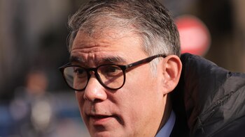 El líder socialista francés pide