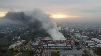 Incendio sin control en una