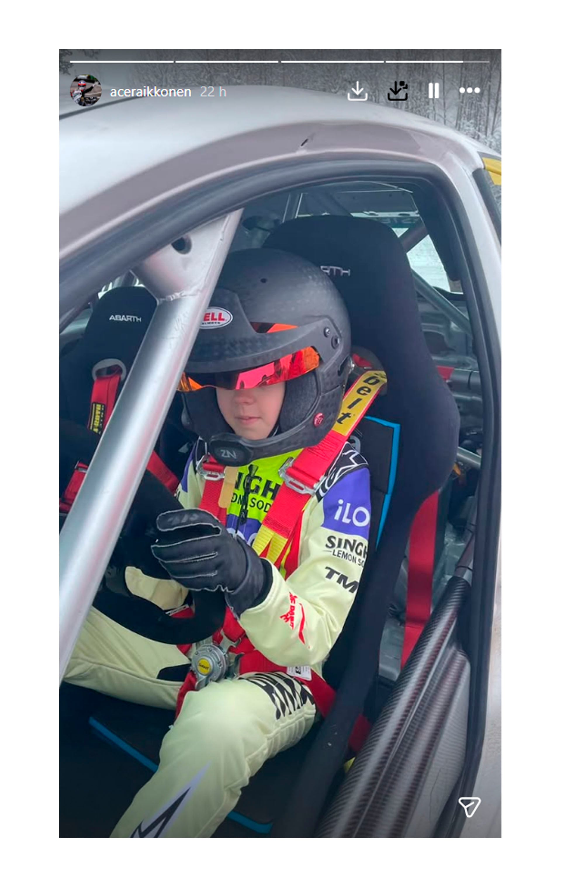 El hijo de Kimi Raikkonen, se sentó por primera vez al volante de un coche de rally