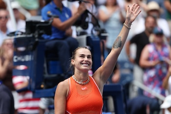 Pese a la distracción, Aryna Sabalenka derrotó a Kamilla Rakhimova y avanzó a los octavos de final del US Open (AP Foto/Heather Khalifa)