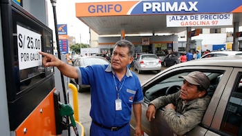 ¿Posible nueva alza en los pasajes del transporte público? El alza de la gasolina reduce drásticamente los ingresos de los choferes en Perú