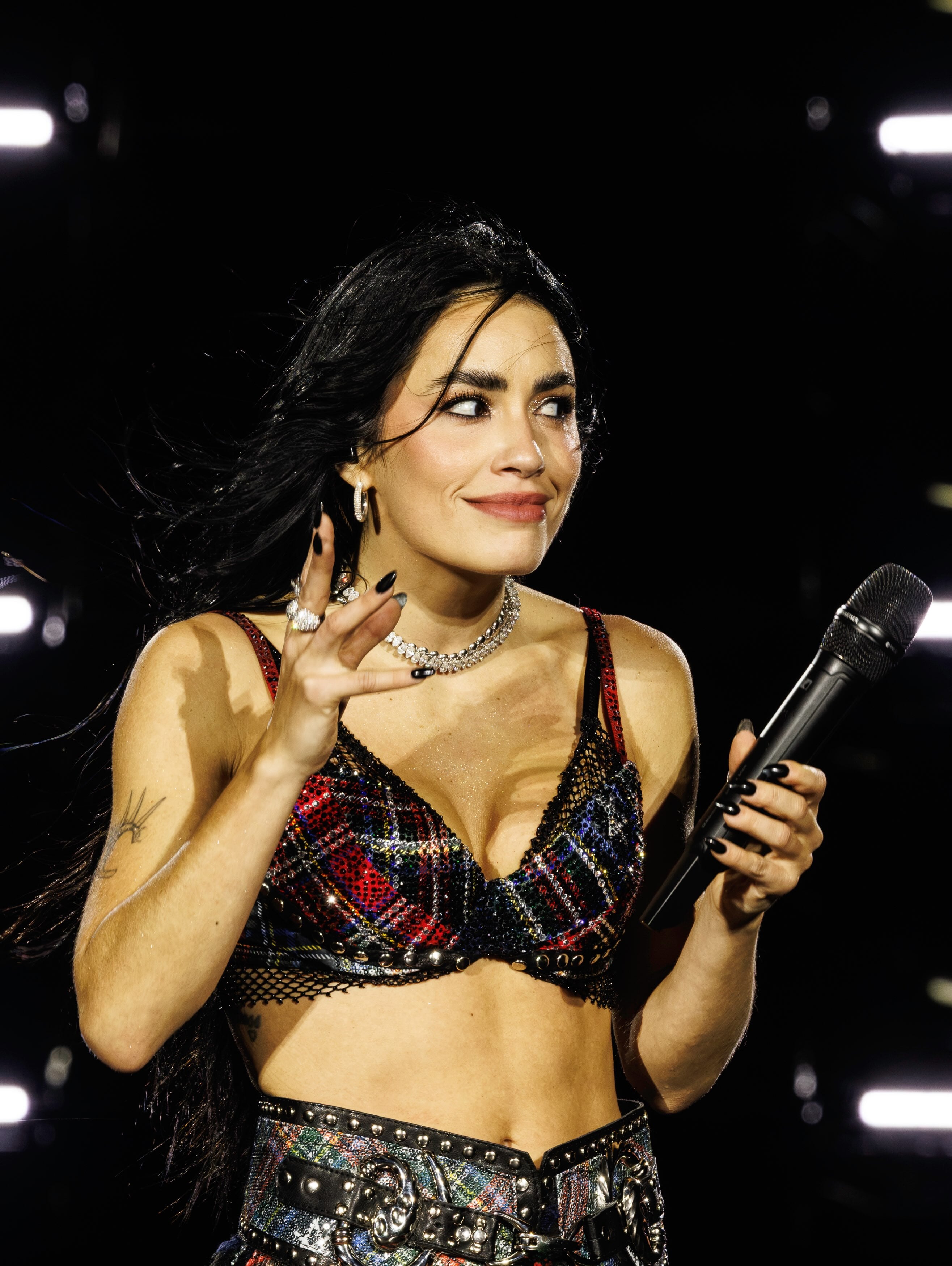 La artista argentina Lali Espósito canta ante el público durante su espectáculo musical en el estadio de River Plate.