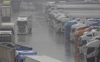 Imagen de camiones parados en