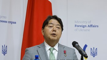 Portavoz del Gobierno nipón presenta