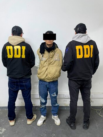 Los policías también arrestaron a