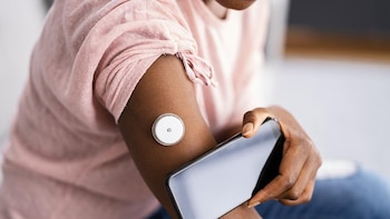 Los monitores de glucosa pueden ayudar quienes viven con diabetes tipo 2 que aún no necesitan insulina, según un estudio