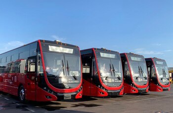 Unidades del Metrobús. (Twitter @Claudiashein)