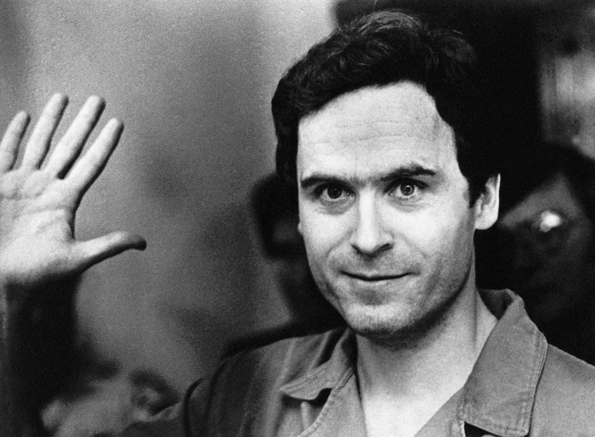 Ted Bundy fue ejecutado en 1989, luego de que se lo encontrara culpable por engañar, violar, asesinar y practicar la necrofilia. Confesó el crimen de 30 mujeres