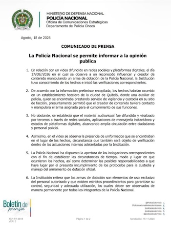 La Policía Chocó informó que abrió una verificación para esclarecer cómo el creador de contenido accedió a un arma de dotación oficial - crédito @PoliciaChoco / X