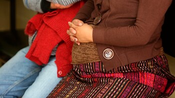 Alarma en Ecuador: casi 7.000 adolescentes entre 12 y 14 años están casados, divorciados o viudos
