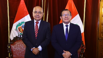 Ángel Delgado asume como