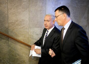 Benjamin Netanyahu junto Gideon Saar