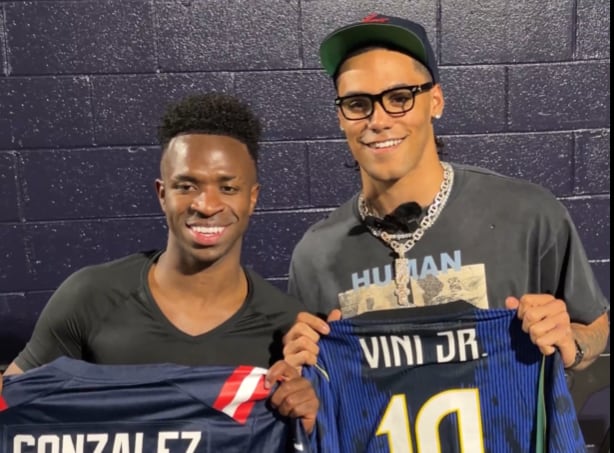 El jugador colombiano tuvo un intercambio de camisetas con la estrella de la selección de Brasil y el Real Madrid-crédito @Patriots/X