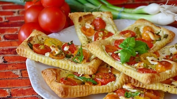 Hojaldre con tomate confitado y