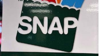 Más de cuatro millones perdieron la ayuda alimentaria SNAP en EE. UU.: cuántos latinos quedaron afuera tras el cambio de requisitos