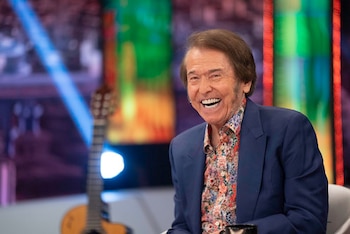 En 'El Hormiguero', Raphael adelantó el estreno de una serie sobre su vida en Netflix