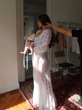 Cami Homs volvió a modelar a dos meses de ser madre