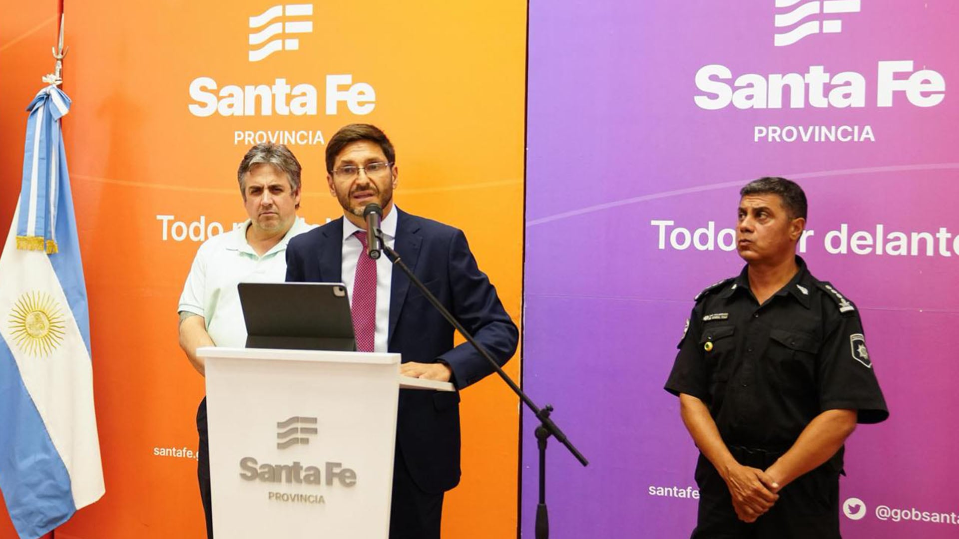 Maximiliano Pullaro anunció aumento para la Policía (Gobierno de Sanfa Fe)