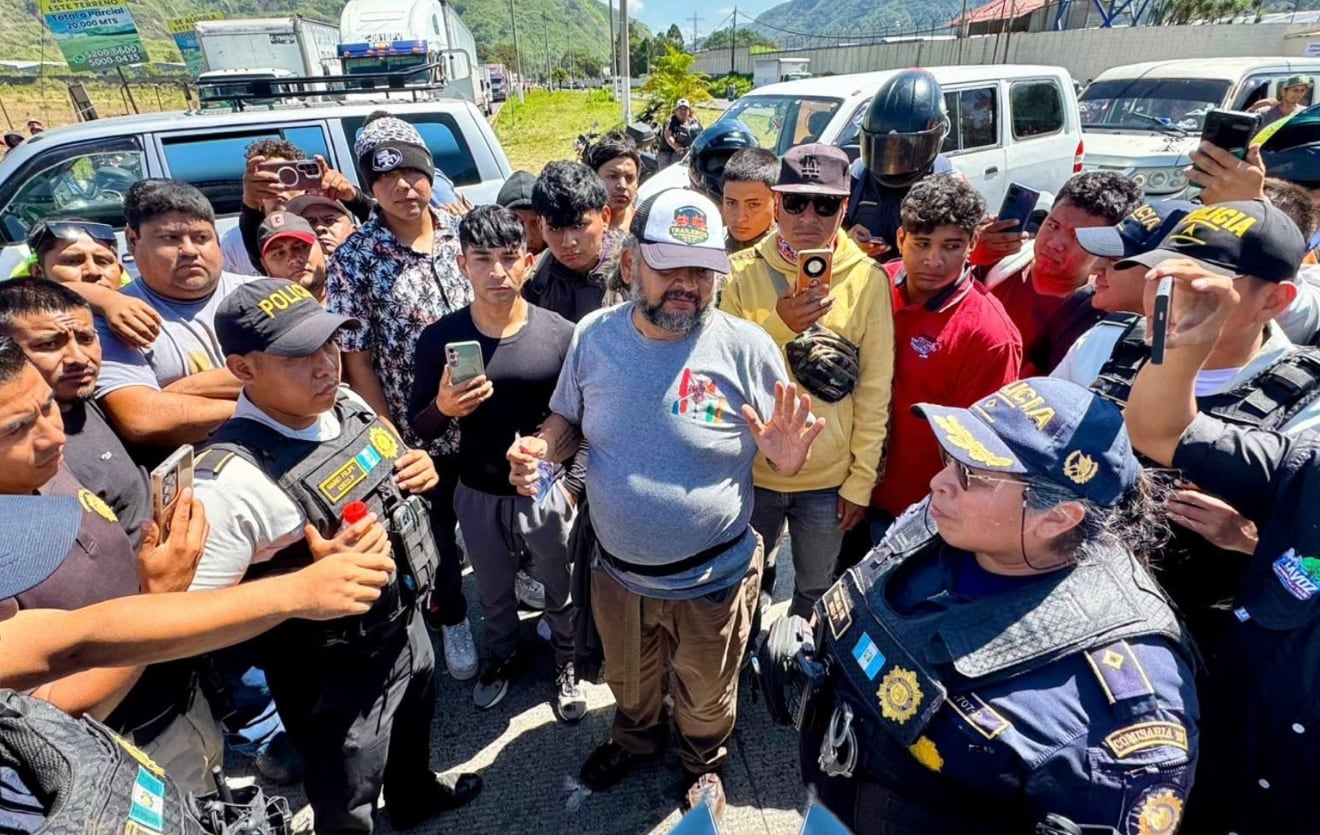 La Gobernación Departamental de Escuintla intentó sin éxito levantar el bloqueo en la Ruta Nacional al Pacífico, que comenzó desde las 5 de la mañana del 10 de septiembre. (Redes Sociales)