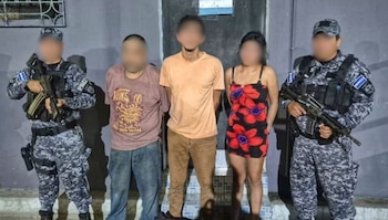 La PNC arrestó a tres sospechosos y decomisó metanfetamina con un valor de USD 34,790. (Cortesía: PNC de El Salvador)