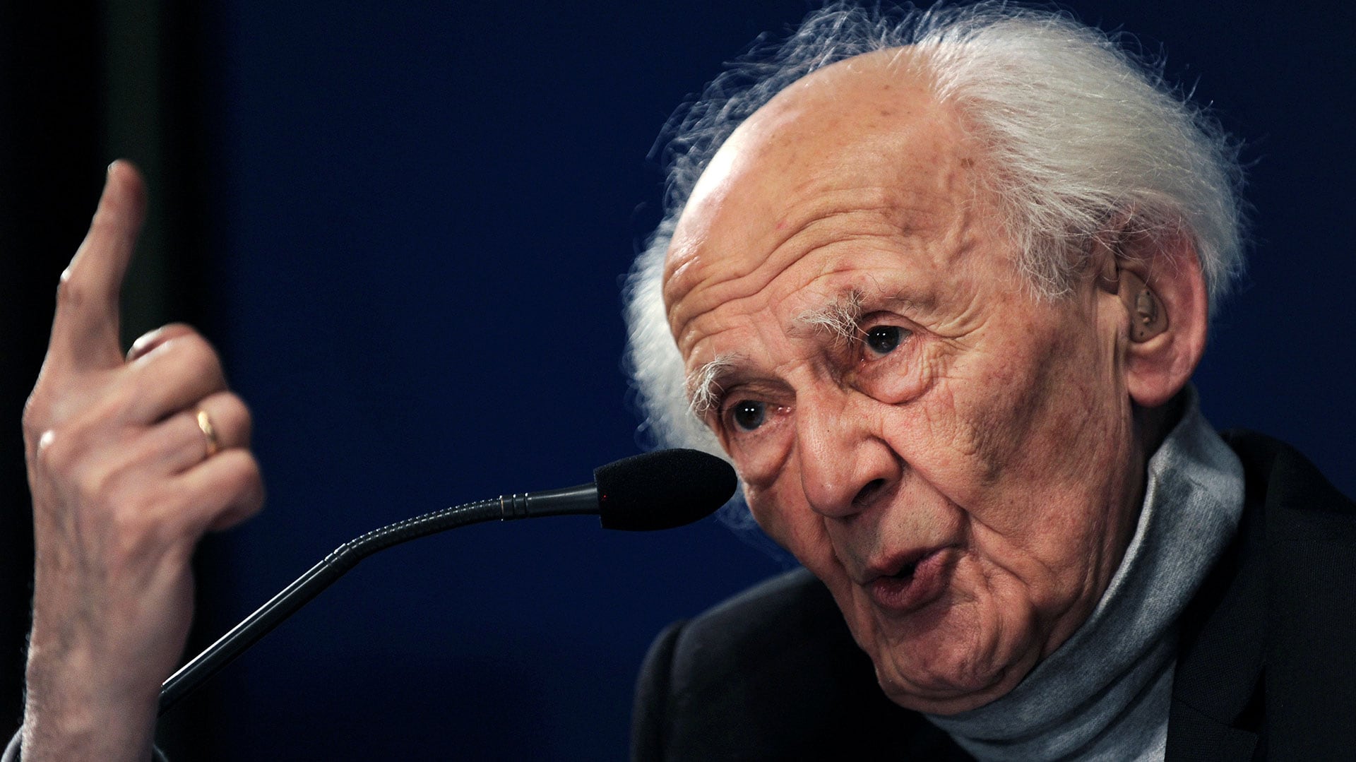 Zygmunt Bauman, filósofo polaco: “Hay muchas maneras de ser feliz, pero en la sociedad de hoy todas pasan por una tienda”