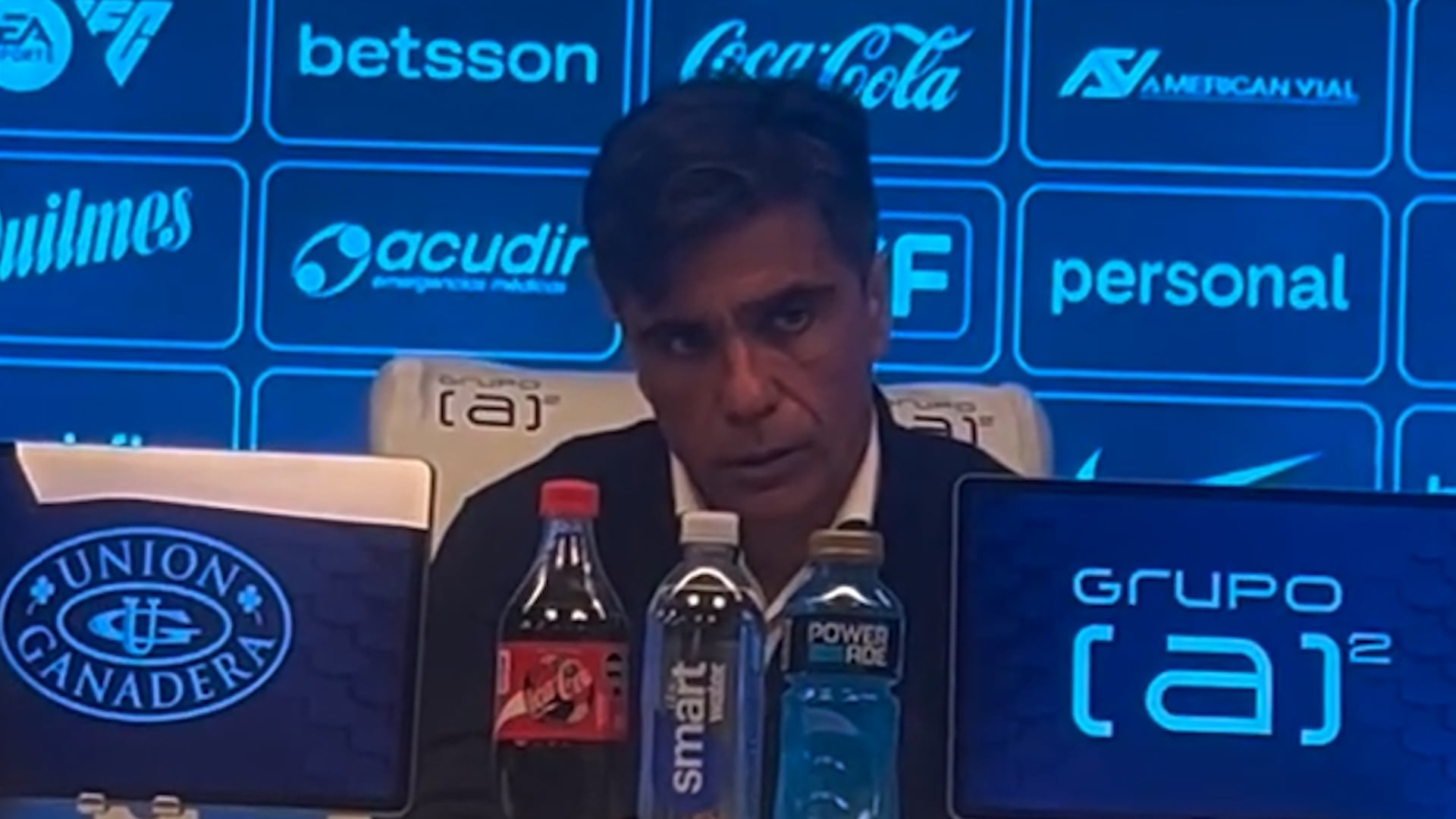 Aldosivi descendió de la Liga Profesional: el cruce del DT con un periodista que le hizo una agresiva pregunta entre lágrimas