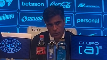 Aldosivi descendió de la Liga Profesional: el cruce del DT con un periodista que le hizo una agresiva pregunta entre lágrimas