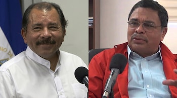 Daniel Ortega sonriendo con camisa blanca y Francisco López con gafas y chaqueta roja, ambos con micrófonos. Bandera de Nicaragua visible.