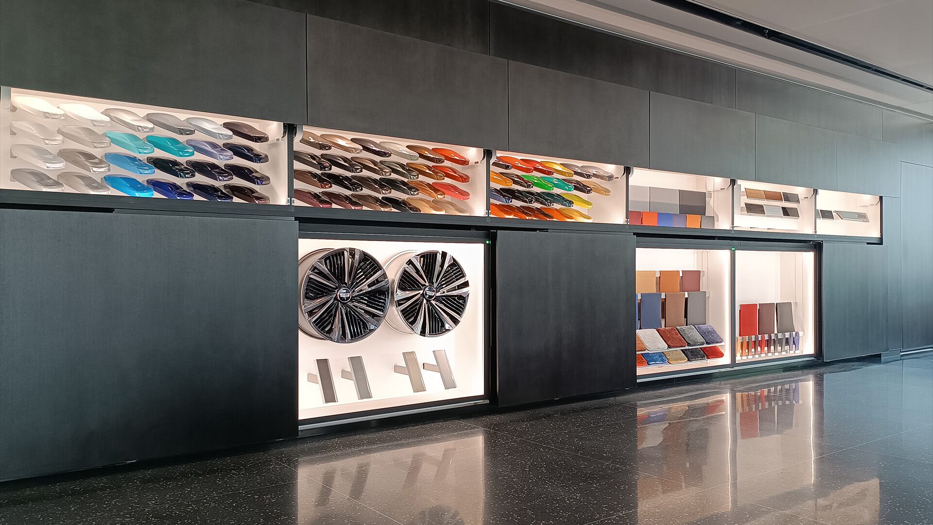 La personalización de un Cadillac Celestiq empieza por elegir entre 70 colores posibles, y sigue con tapizados, ruedas y detalles del interior y exterior