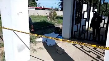 Junto a los cuerpos fueron