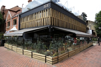 Las autoridades buscan prevenir los hurtos a comercios de alta concurrencia como los establecimientos gastronómicos de la Zona G y la Zona T - crédito Colprensa