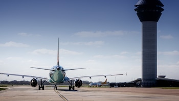 Ciberataque masivo a tres aeropuertos en Reino Unido roba los datos de más de 8 millones de viajeros