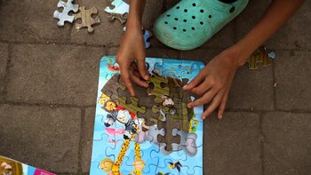 Niñas, niños y adolescentes, entre