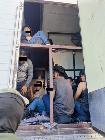 Entre los migrantes encontrados, había