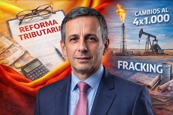 Hombre en traje y corbata; fondo con documento "Reforma Tributaria", billetes, calculadora, torres petroleras, llama de gas y textos "Fracking", "Cambios al 4x1.000".