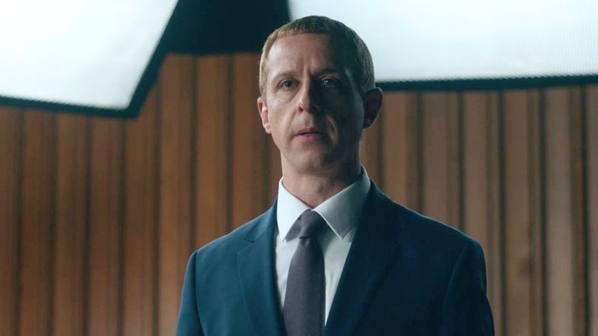 Jeremy Strong como Mark Zuckerberg en