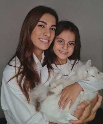 Andrea Serna contó que lo más complejo del proceso fue contarle a su hija que su mascota murió - crédito @andreasernafotos/Instagram