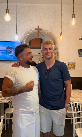 Álvaro Morata y Alice Campello en una pizzería de Nápoles (Instagram)