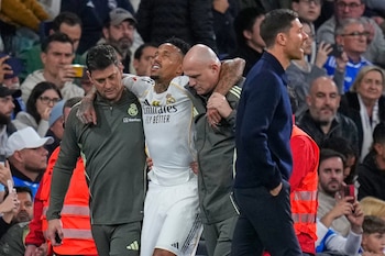Eder Militao, tras lesionarse durante