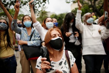 Fieles católicos celebran la beatificación