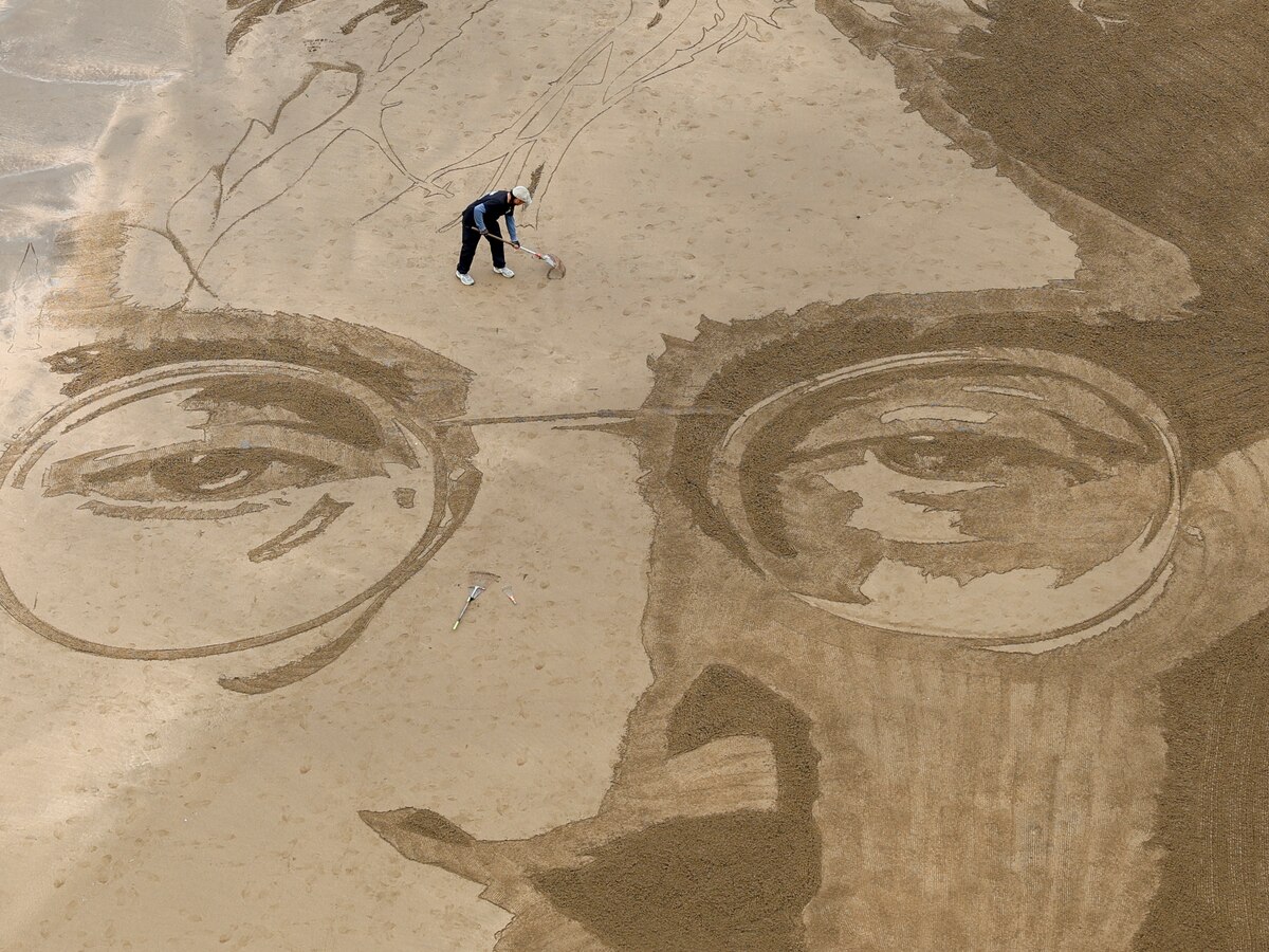 5 curiosidades sobre historia del arte que te sorprenderán 3 La arena como lienzo efímero: así son las obras de arte que se ...