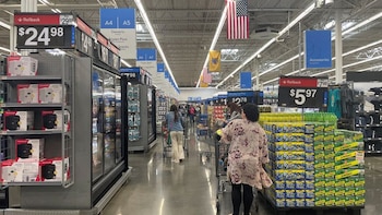 Walmart advierte que los precios de gasolina y la inflación podrían afectar tus compras este verano