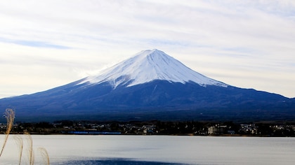 Una ciudad japonesa busca construir un muro para que los turistas no puedan ver el Monte Fuji