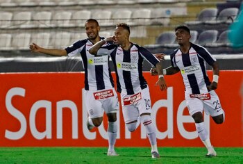 En la imagen, jugadores del Club Alianza Lima de Perú. EFE/ Paolo Aguilar/Archivo