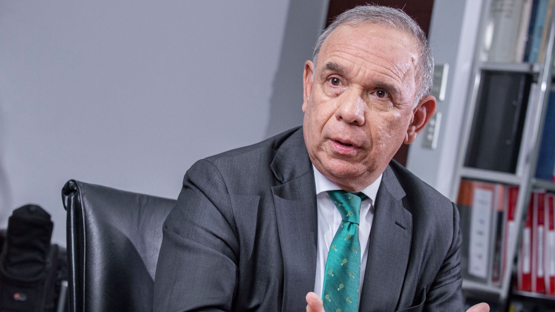 Rafael Muente. El debate enfrenta al gobierno y el sector empresarial contra exfuncionarios de OSIPTEL que defienden el carácter punitivo para proteger a los usuarios.