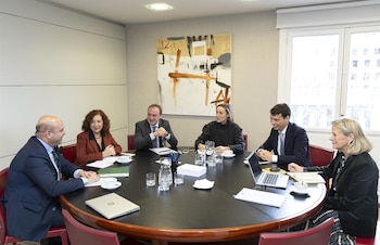 19/01/2024 La Abogacía Española retoma el diálogo con Justicia para mejorar las condiciones de la asistencia jurídica gratuita.
Representantes del Consejo General de la Abogacía Española y del nuevo equipo directivo del Ministerio de la Presidencia, Justicia y Relaciones con las Cortes han retomado este viernes el diálogo encaminado a mejorar las condiciones en que se presta el servicio de asistencia jurídica gratuita, según ha informado el Consejo de la Abogacía en un comunicado.
POLITICA
ABOGACÍA ESPAÑOLA