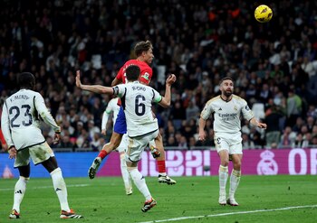 Soccer Football - LaLiga - Real Madrid v Atletico Madrid - Santiago Bernabeu, Madrid, Spain - February 4, 2024 Atletico Madrid's Marcos Llorente scores their first goal REUTERS/Isabel Infantes