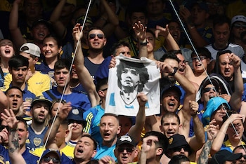 Clásico Boca vs River - Hinchas dentro de la cancha