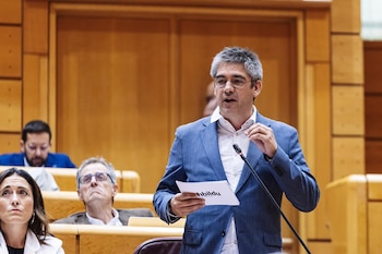22/10/2024 El senador de EH Bildu Gorka Elejabarrieta interviene durante una sesión plenaria, en el Senado, a 22 de octubre de 2024, en Madrid (España). El Gobierno se enfrenta a una nueva sesión de control en el Senado con 17 preguntas y dos interpelaciones que formularán el Grupo Parlamentario Popular y el Grupo Parlamentario de Izquierdas por la Independencia. Después el pleno tomará en consideración la Propuesta del PP para reformar el Reglamento del Senado para introducir un nuevo artículo 189 bis, que regula la inclusión por el Senado de asuntos en el orden del día de las Conferencias de Presidentes y la propuesta alternativa que presenta el Grupo Socialista. Además, se debatirá la moción consecuencia de interpelación del Partido Popular por la que se insta al Gobierno a adoptar diversas medidas que garanticen la financiación y las prestaciones relativas a determinadas políticas sociales.
POLITICA
Carlos Luján - Europa Press