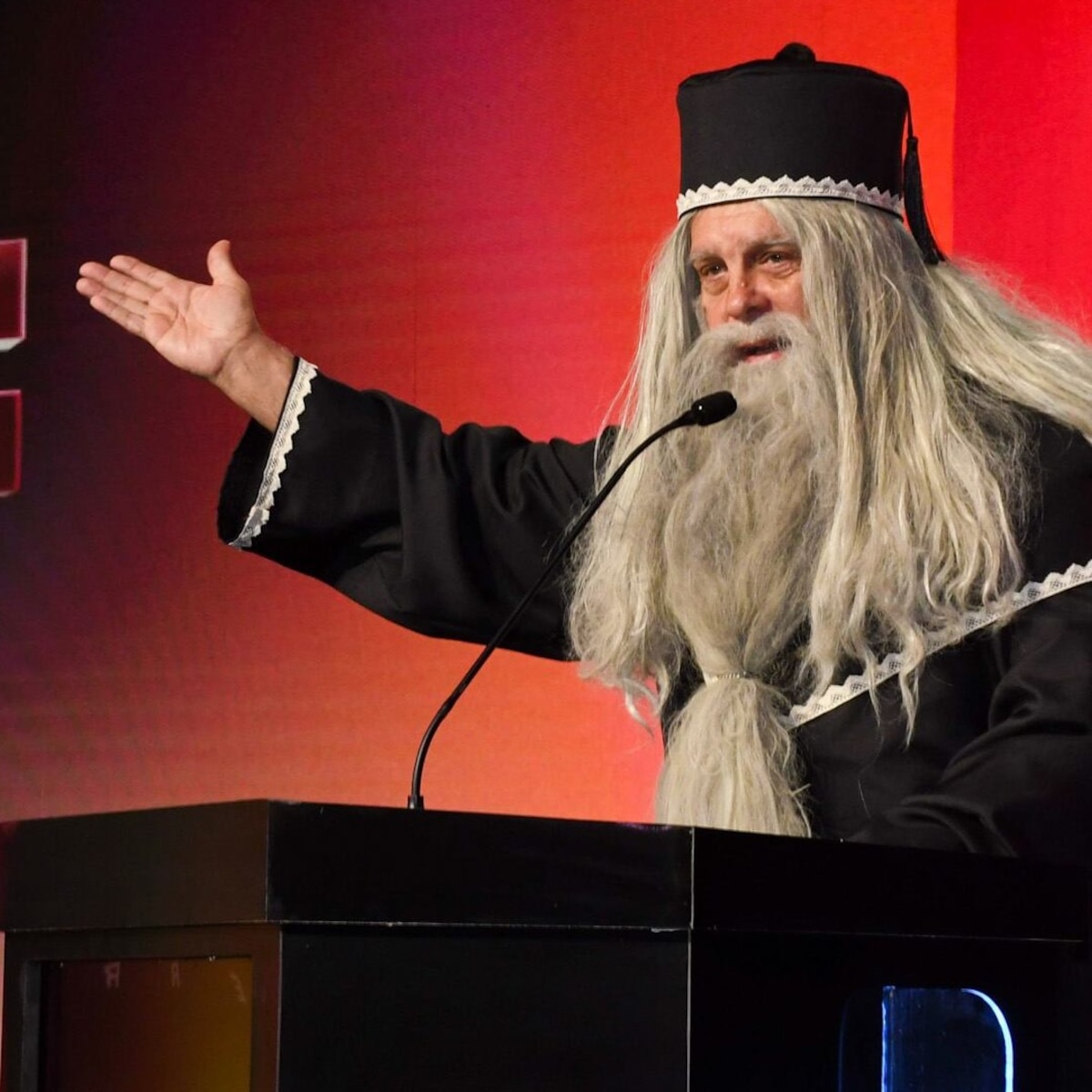 El «Dumbledore» de Luis Ventura: la sorpresa mágica que abrió los Martín Fierro de Streaming El «Dumbledore» de Luis Ventura: la sorpresa mágica que abrió los Martín Fierro de Streaming